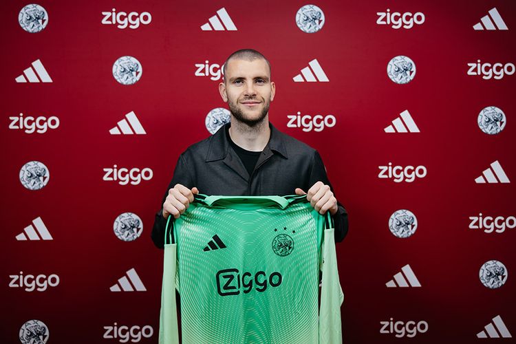 Maarten Paes Berpeluang Isi Kiper Utama Ajax