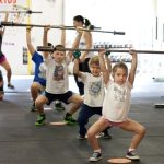 Latihan Angkat Beban Tak Membuat Anak Tumbuh Pendek