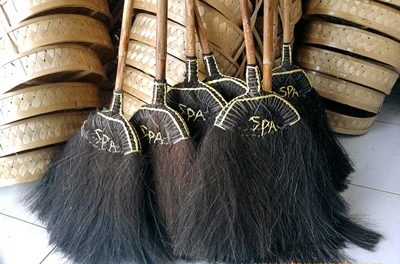 Sapu Ijuk: Alat Kebersihan Tradisional Digunakan Hingga Kini