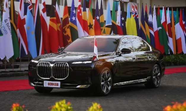 Sejarah BMW: Dari Pabrik Pesawat Hingga Mobil Mewah Ikonik