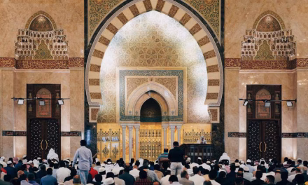 Keutamaan Sholat Tepat Waktu Dalam Kehidupan Seorang Muslim