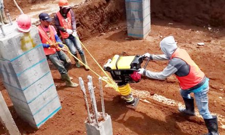 Pekerja Konstruksi: Peran Berbagai Profesi Proyek Bangunan
