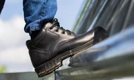 Sepatu Safety: Perlindungan Kaki Di Berbagai Lingkungan Kerja