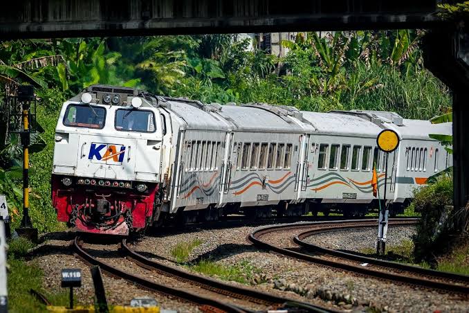 Kereta Api: Perkembangan Layanan Dan Mobilitas Antarkota