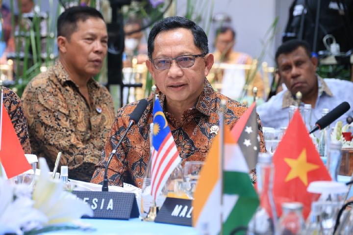 Membangun Kepercayaan Negara Tetangga Melalui Kerja Sama